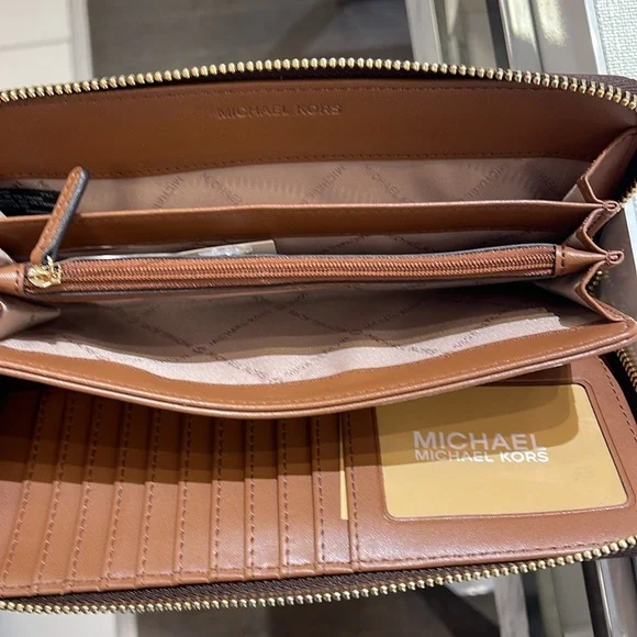 Michael Kors Jet Set Travel Large Signature Logo and Metallic Continental Wallet - Picture 11 of 16